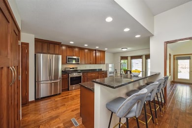 15919 Hawthorn Cir, Clive, IA 50325 - photo 4