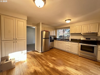 7612 SW Cresmoor Dr, Beaverton, OR 97008 - photo 6