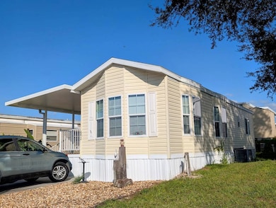 609 County Road 466 unit 692, Lady Lake, FL 32159 - photo 2