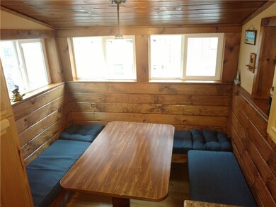 Built-In seating for your entire group... Plenty o