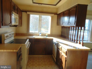 24 Windsor Rd, Southampton, NJ 08088 - photo 5