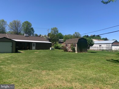 460 Lumber St, Middletown, PA 17057 - photo 4