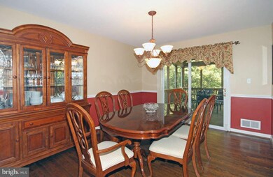 5102 Portsmouth Rd, Fairfax, VA 22032 - photo 6