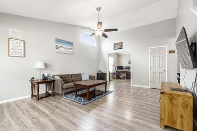 1572 Grove Hill Dr, Columbus, OH 43240 - photo 4