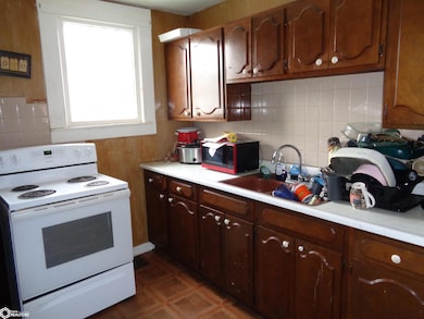 310 N 15th St, Centerville, IA 52544 - photo 4