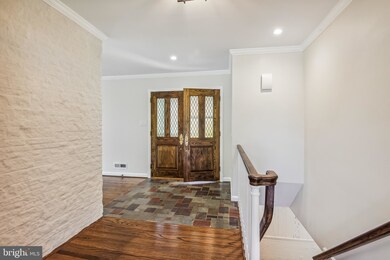 7200 Regent Dr, Alexandria, VA 22307 - photo 2