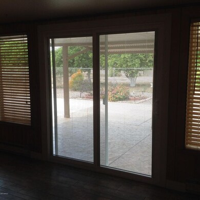 Patio door with built-in blinds