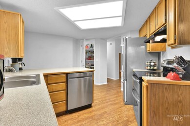 312 S Valley Dr, Nampa, ID 83686 - photo 7