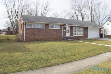 723 W College Ave, Woodville, OH 43469 - photo 2