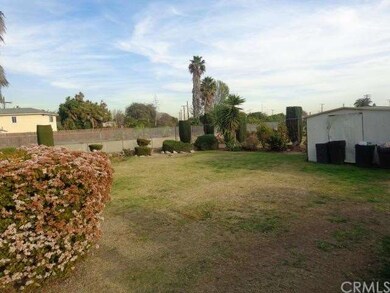LARGE BACK YARD