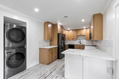 Convenient stackable washer and dryer discreetly l