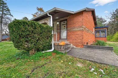 7087 Mackenzie Rd, Olmsted, OH 44138 - photo 3