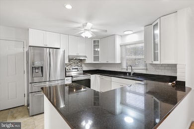 836 Utterback Store Rd, Great Falls, VA 22066 - photo 2