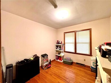 3212 57th St, Des Moines, IA 50310 - photo 5