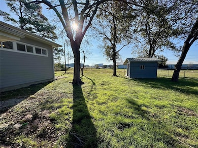 813 Central Ave, Elgin, TX 78621 - photo 3