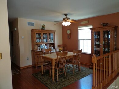 699 Oakwood St, Easton, PA 18045 - photo 4