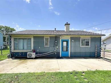 415 S Main St, Sigourney, IA 52591 - photo 3