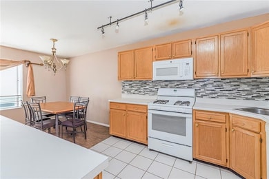 34 Jamie Ln, Staten Island, NY 10312 - photo 6