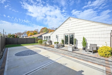 2 Meadow Ln, Rockville Centre, NY 11570 - photo 6