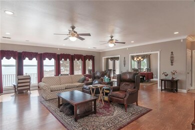 Large Open Living Room - View of Lake