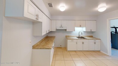 Kitchen w/ New Cabinets!