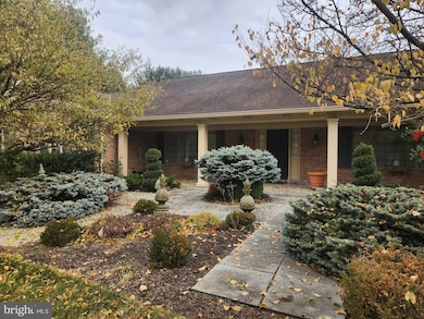 1165 Wyndsong Dr, York, PA 17403 - photo 3