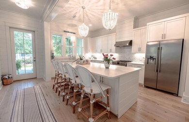 Huge Kitchen w/ Breakfast Bar