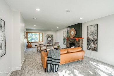 903CrescentLn_0040