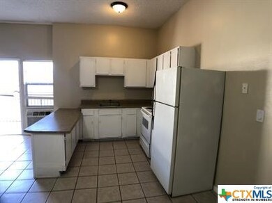 1410 Marlton St unit 3, San Marcos, TX 78666 - photo 2