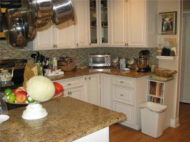 PASS THROUH FROM GREAT ROOM SIDE