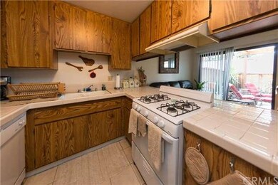 Kitchen(with a gas range)