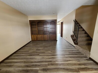 5060 Godown Rd unit E, Columbus, OH 43220 - photo 3