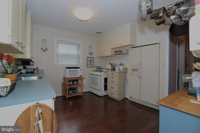 10606 Lexington Ct, Kensington, MD 20895 - photo 2