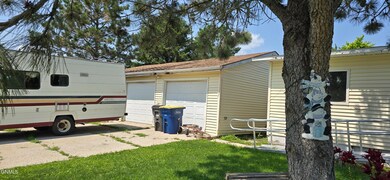 1518 14th St SW, Jamestown, ND 58401 - photo 2