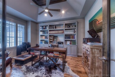 Beautiful built-ins, vaulted ceiling, fine wood ce