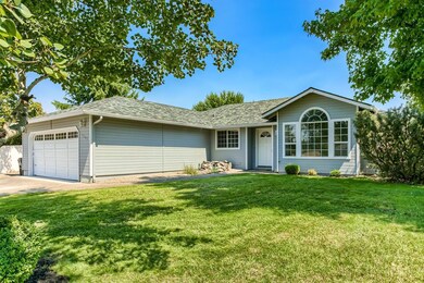 1384 Brook Ct, Medford, OR 97504 - photo 2