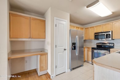 3-web-or-mls-2_400 E Bay St #401