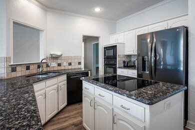 333 Cottonwood Ln, Hurst, TX 76054 - photo 6