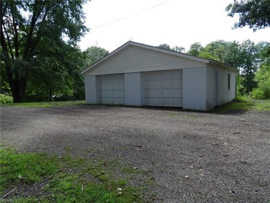 Detached 2+ car garage