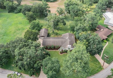 404 N Shadowbend Ave, Friendswood, TX 77546 - photo 6