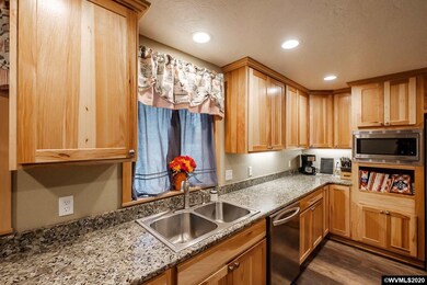 38797 N Ash St, Scio, OR 97374 - photo 2