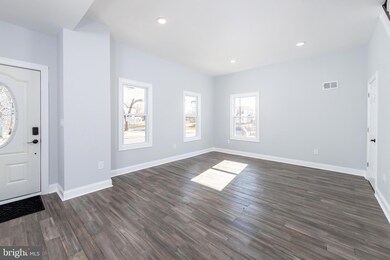 912 N Commerce St, Paulsboro, NJ 08066 - photo 6