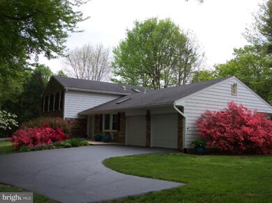 12211 Folkstone Dr, Herndon, VA 20171 - photo 5