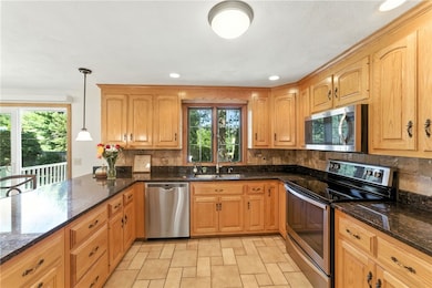 56 Greenfield Rd, Cumberland, RI 02864 - photo 4