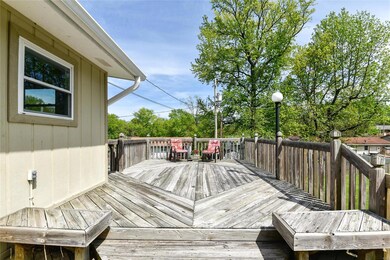LARGE DECK FOR ENTERTAINING