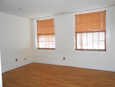 335 Spruce St unit 1R, Manchester, NH 03103 - photo 3