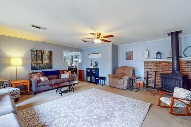 906 Japonica Dr, Wake Village, TX 75501 - photo 7