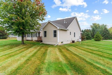 5442 Hidden Ridge Trail unit 4, Linden, MI 48451 - photo 3