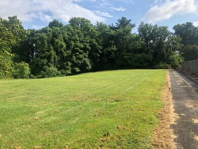 607 Hiwassee Hill Dr SE, Johnson City, TN 37601 - photo 6