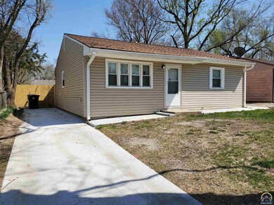 3104 SE Fremont St, Topeka, KS 66605 - photo 2